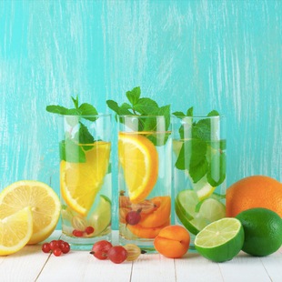 3 recettes d’eaux aromatisées et leurs bienfaits