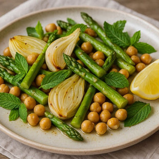 Salade tiède de fenouil rôti, asperges vertes, pois chiches et menthe